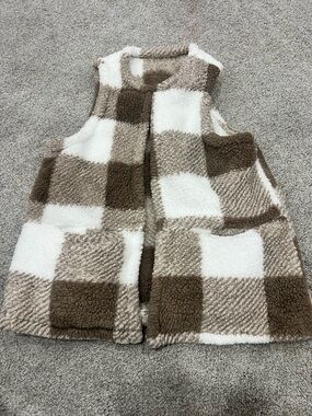 Cozy Checkered Vest in Brown & White